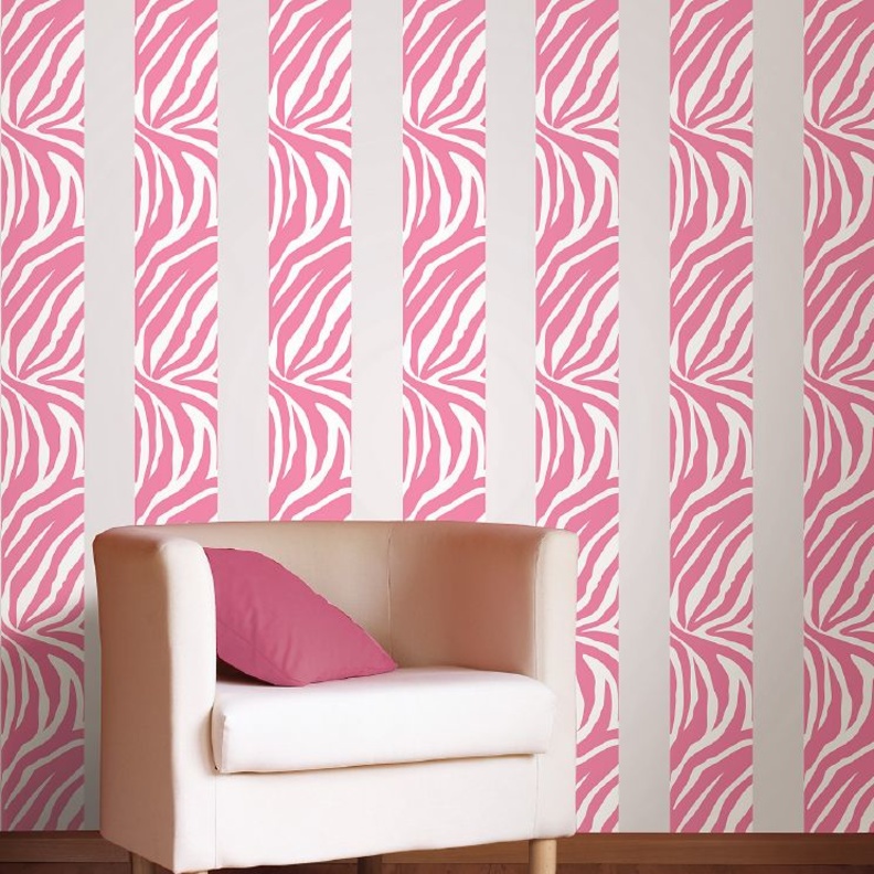 الزهور إضافة أنيقة على ديكور الجدار المقلم