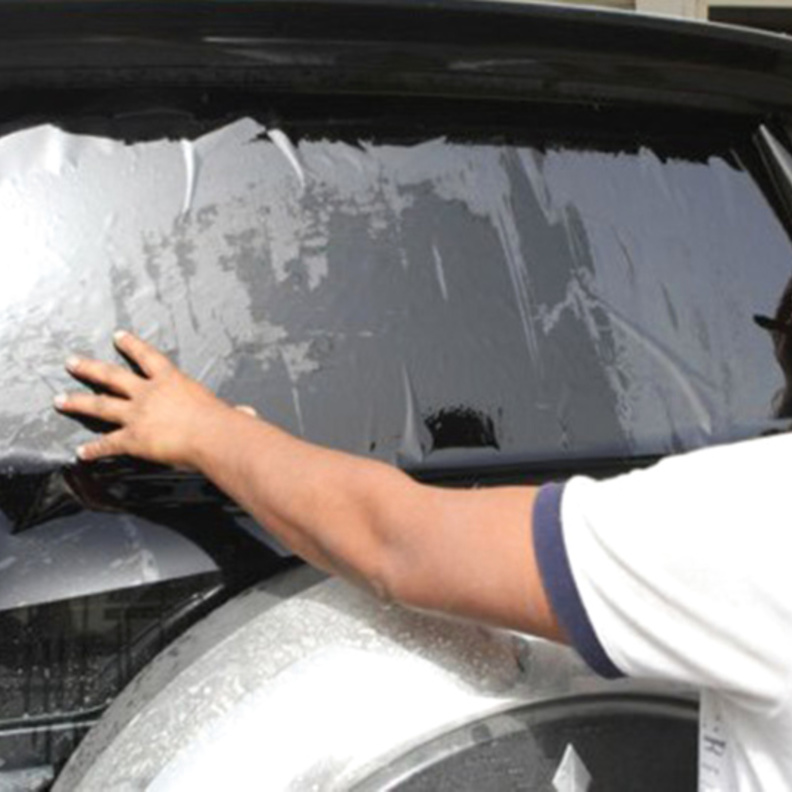 تنويه من شرطة أبوظبي حول نسبة تلوين زجاج المركبات