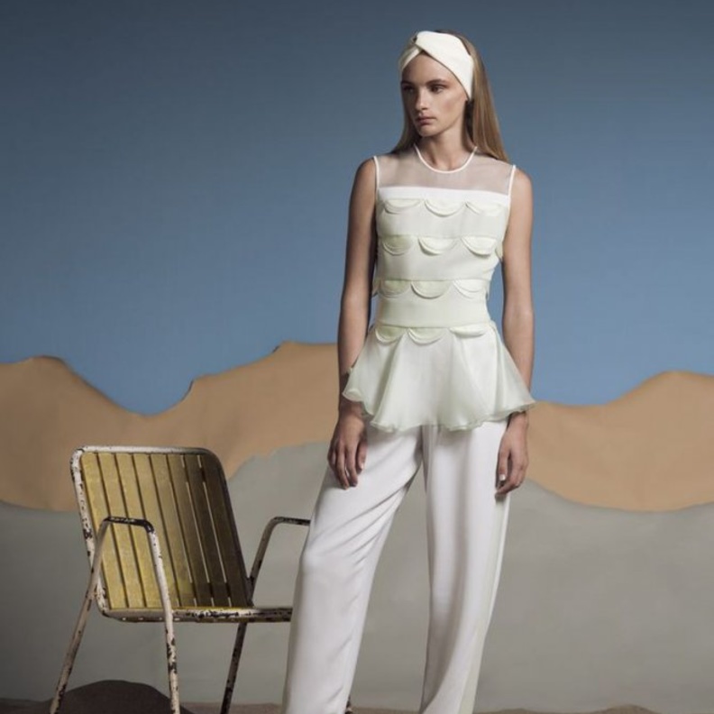 فستان من تصميم فالنتينو