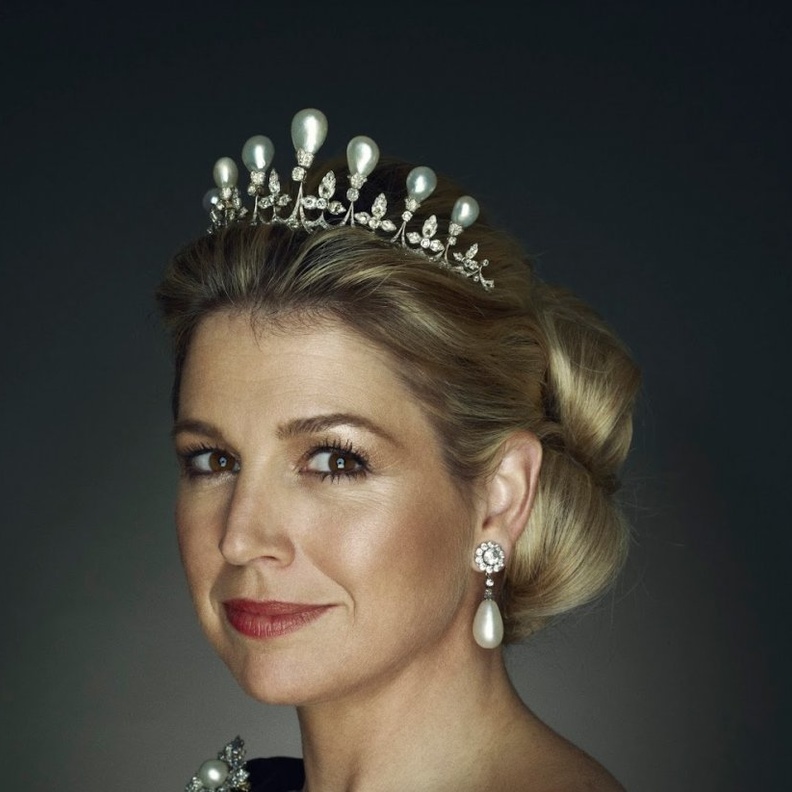  الملكة ماكسيما بمجوهرات اللؤلؤ
