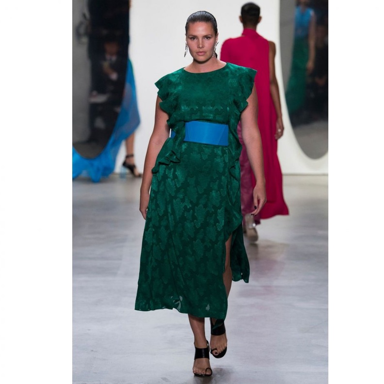 النساء الممتلئات من الممكن أن يكن أنيقات ومواكبات للموضة تماماً مثل غيرهن من النساء