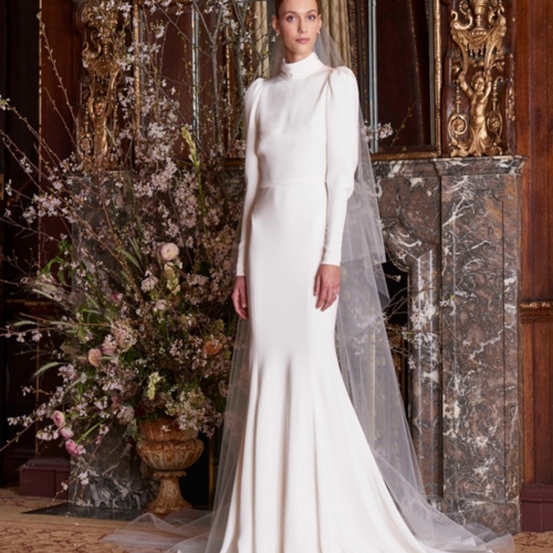 فستان زفاف بقصات مستقيمة