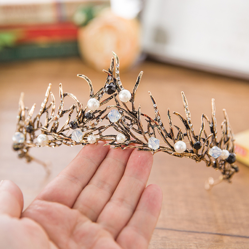 ساعة من اللؤلؤ من شانيل