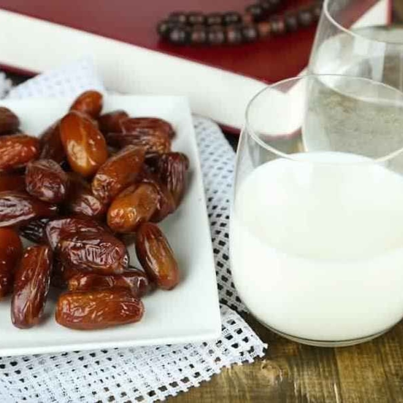 تناول التمر و اللبن صباح أول يوم عيد يعزز النشاط