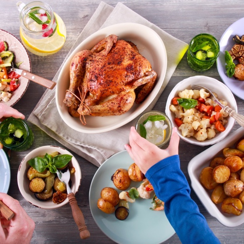 نصائح لتجنب الافراط بتناول الطعام خلال العيد