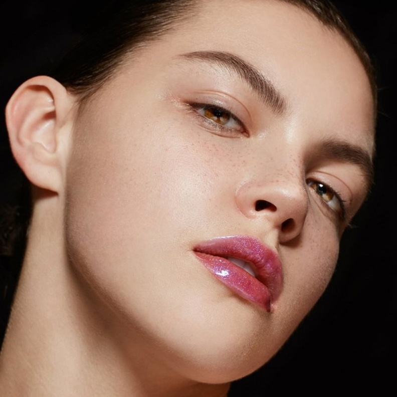  لمعة بنفسجية وفضية مميزة