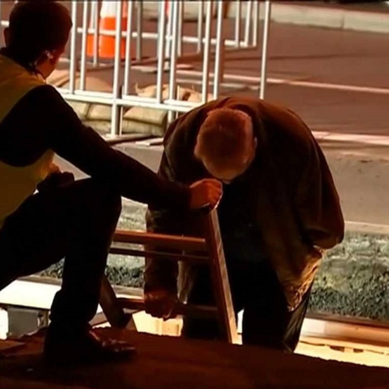 بعد دفنه لثلاثة أيام كاملة في حاوية