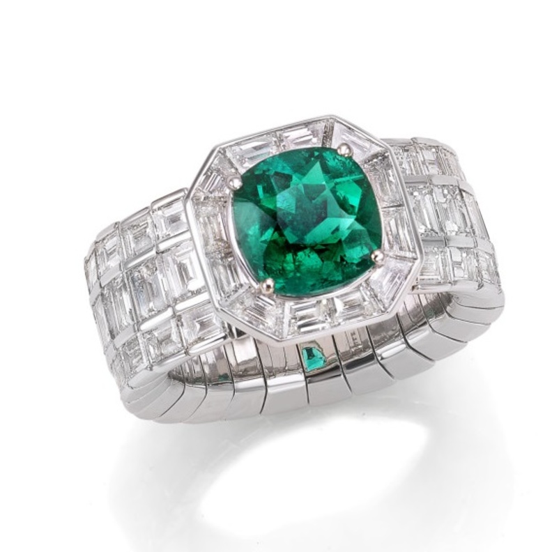 قلادة ديور من الزمرد والماس