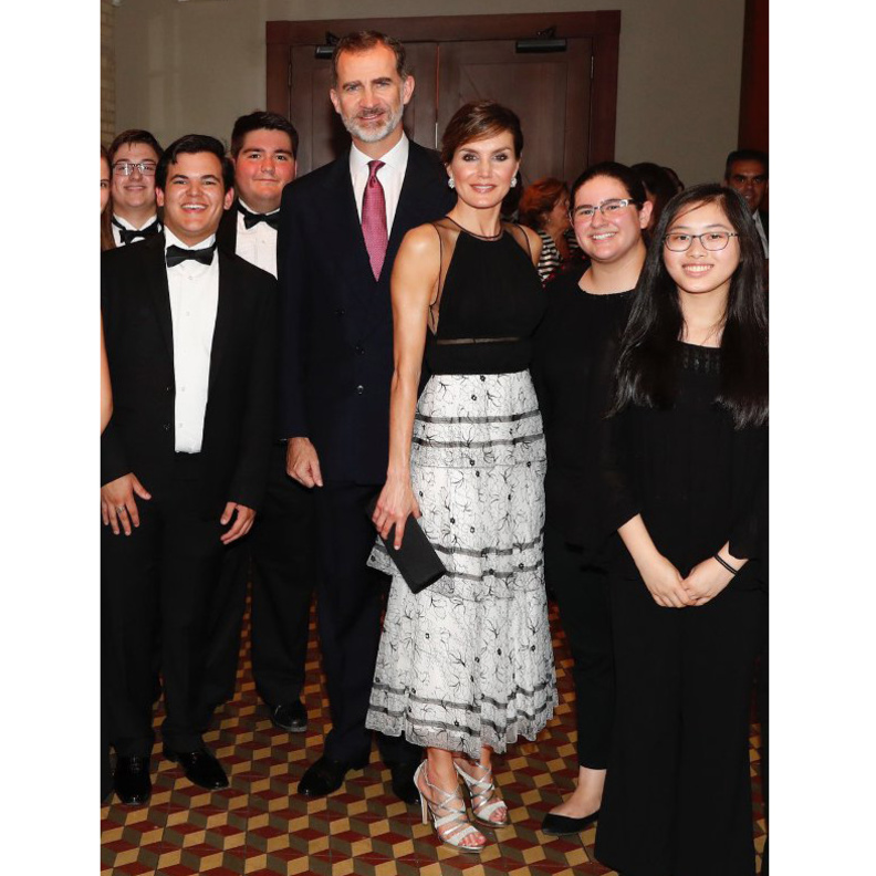 ليتيسيا ملكة اسبانيا تستحق عن جدارة لقب ملكة الاطلالات الراقية والانيقة