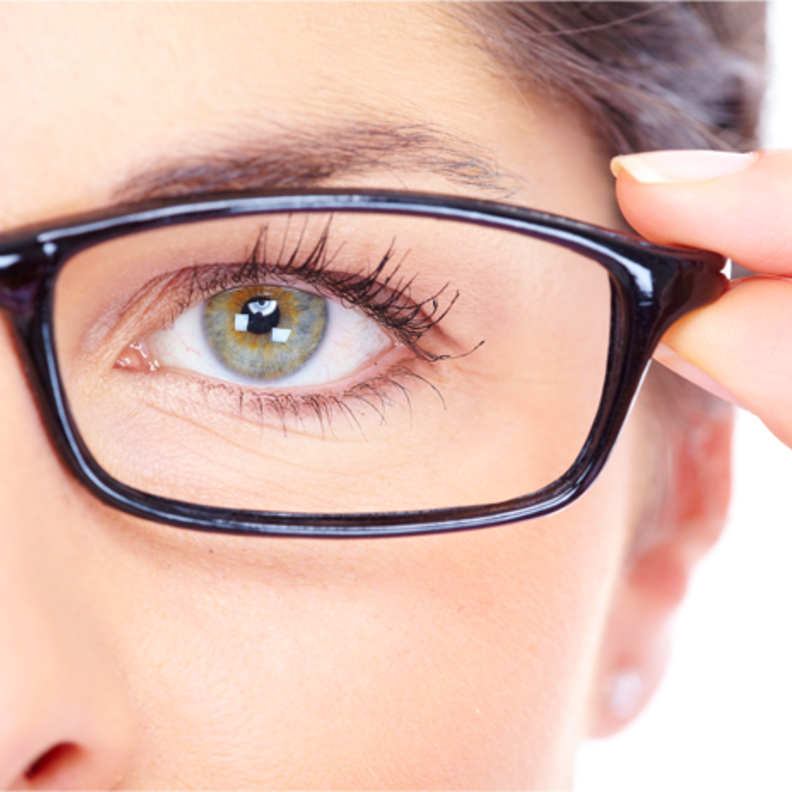 النظارات الطبية أحد علاجات طول النظر