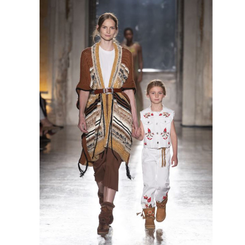 Alberta Ferretti  تطلق أول مجموعة جونيور لربيع وصيف 2019