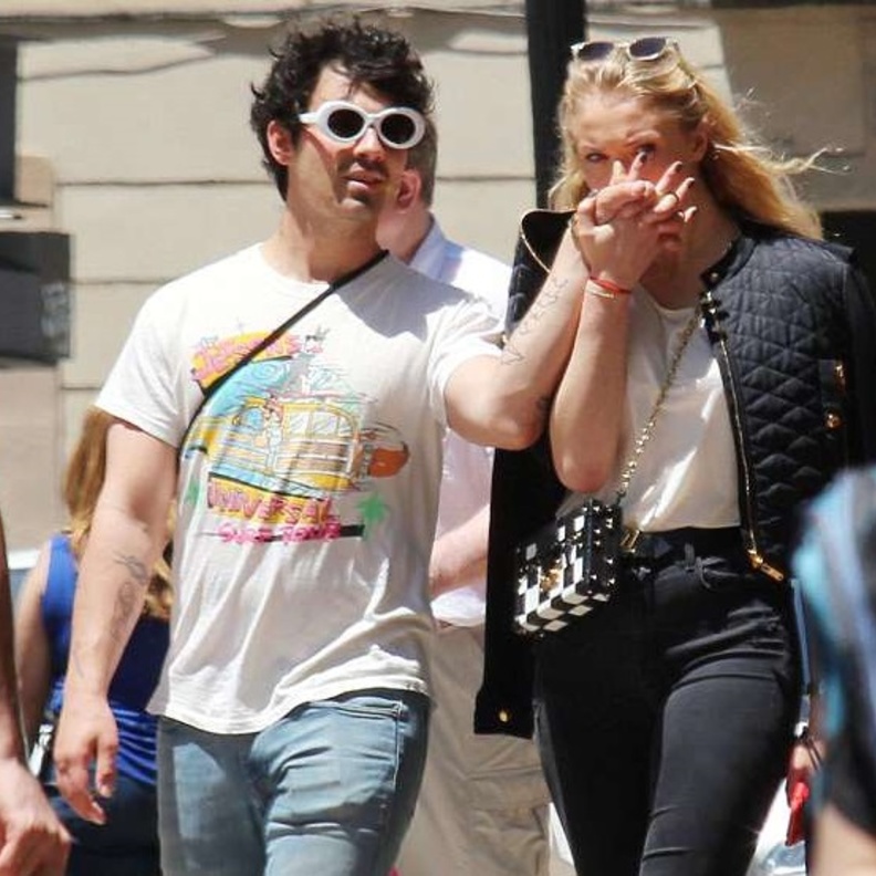 حتى حبهم ورومانسيتهم نقلوها إلى برشلونة