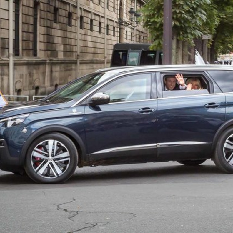  إضافة درع مصفح للسيارة الرئاسية