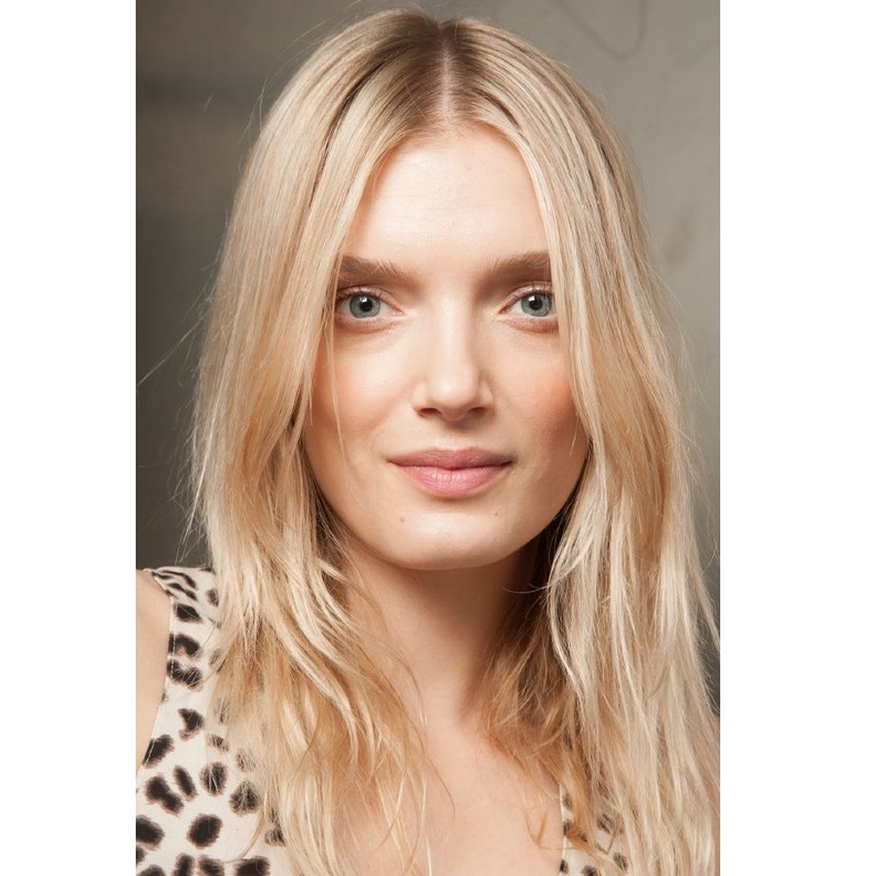  يمكنك الآن أن تحصلي على شعر فاتح في المنزل