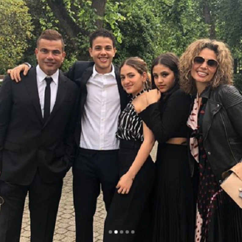 اسرة عمرو دياب