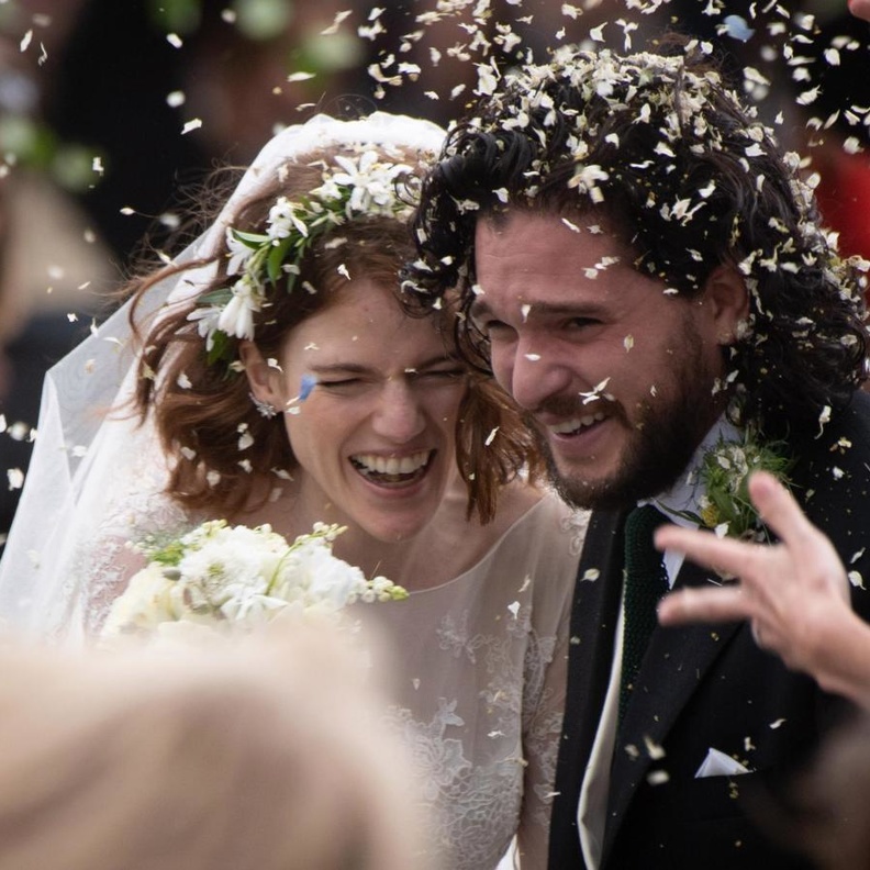 كيت هارينجتون و روز ليزلي 