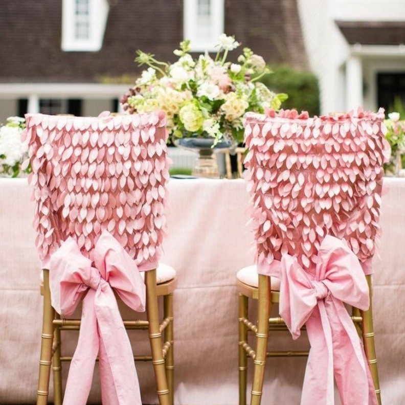 كراسي مزينة بالترتر