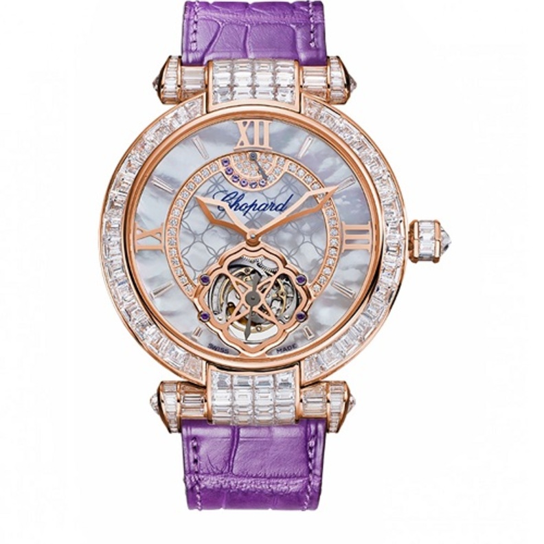 ساعة فان كليف آند أربلز من عرق اللؤلؤ والماس والذهب