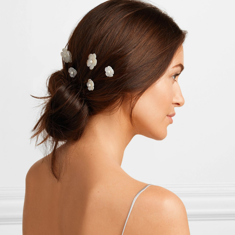 اكسسوارات ناعمة وأنيقة لشعر العروس