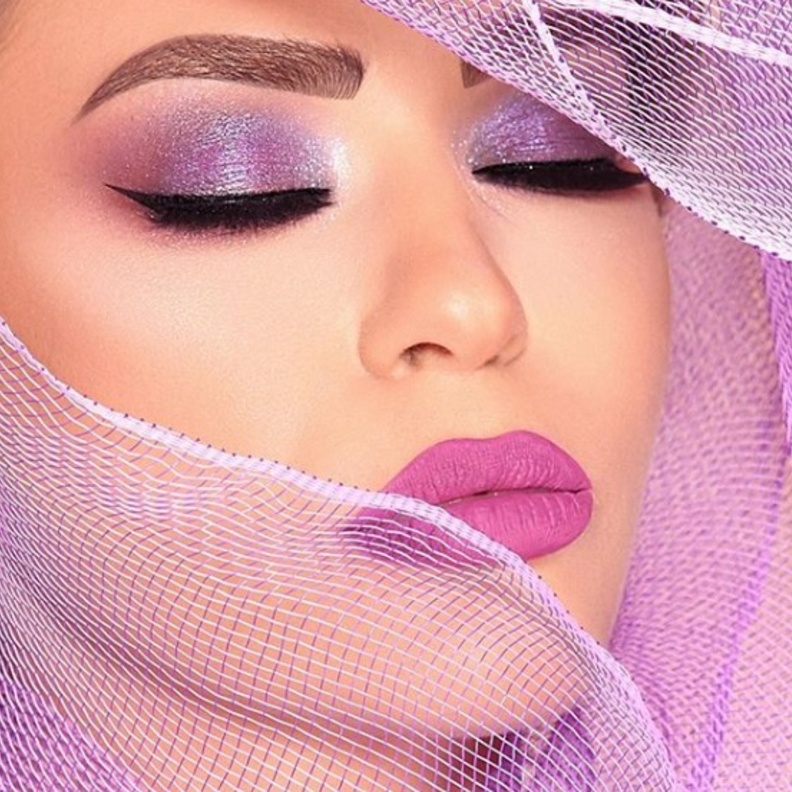 مكياج رائع بلمسة بنفسجية للعروس