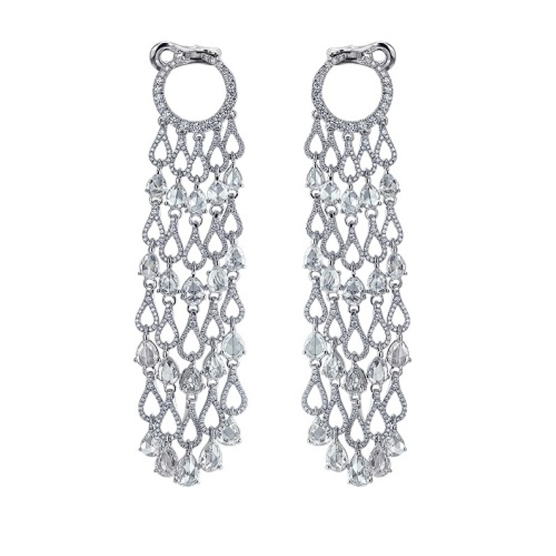 أقراط شوميه من الذهب الأبيض والماس من مجموعة Joséphine