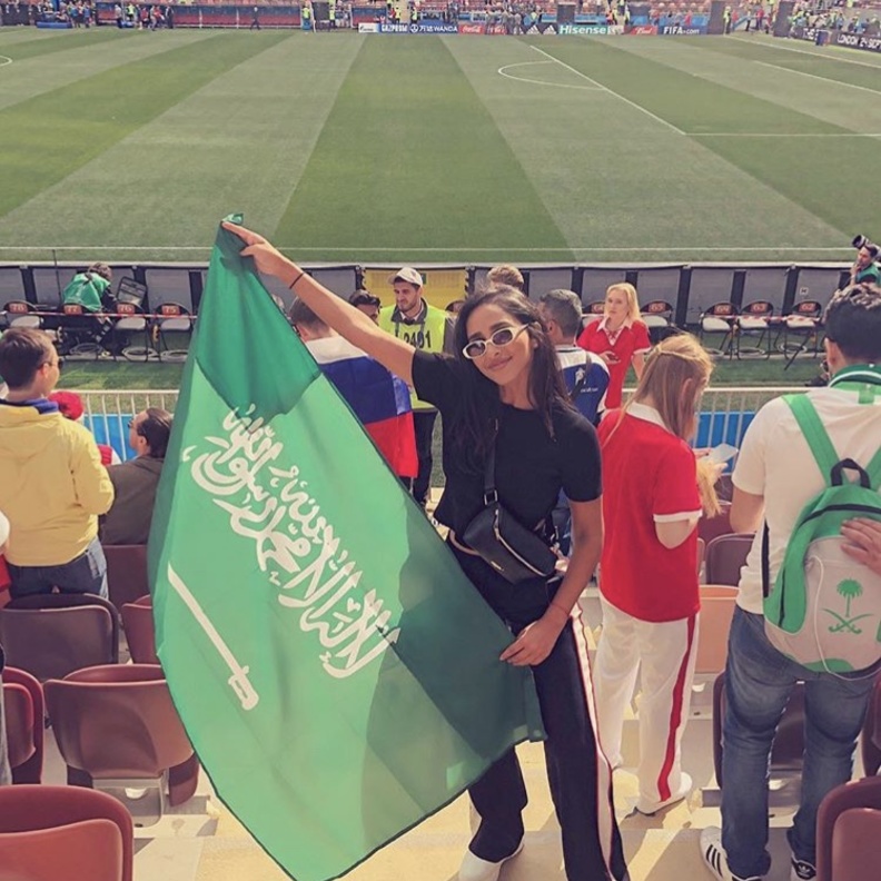 تحرص هلا على ان تحمل جميع اطلالاتها لمسات انثوية