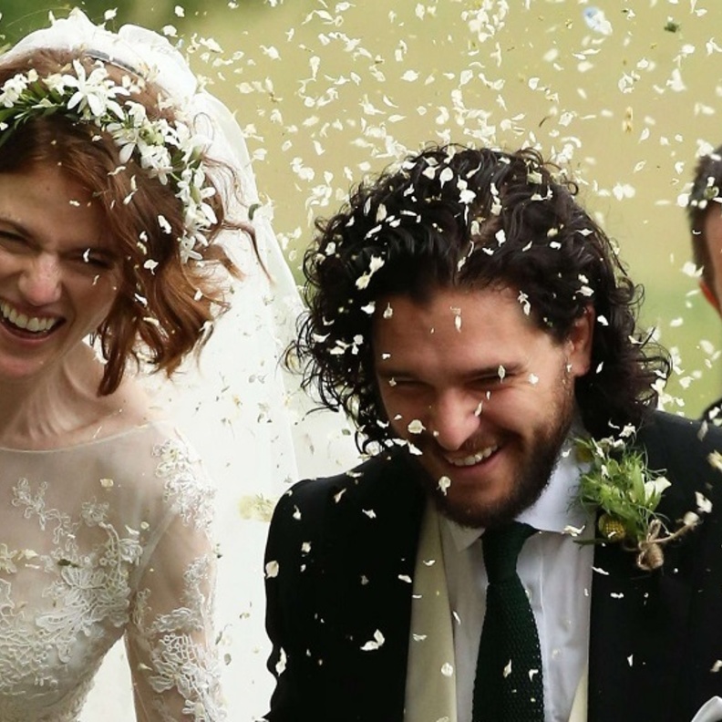 كيت هارينجتون و روز ليزلي 