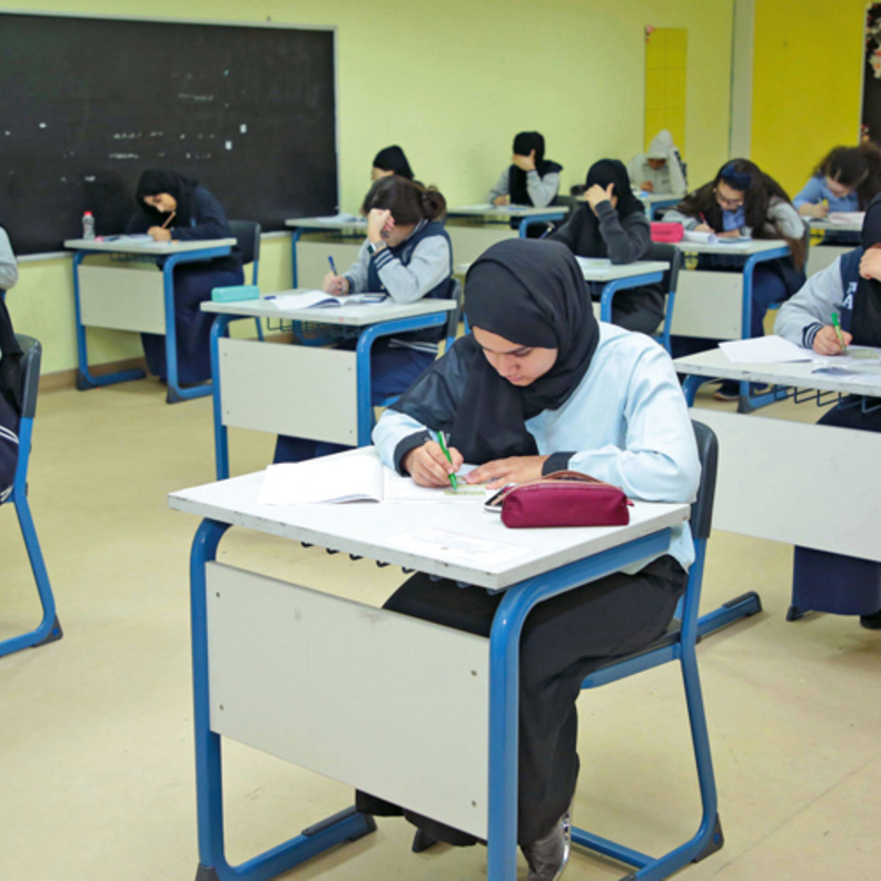 وزارة التربية الإماراتية تعتزم إجراء الامتحانات من البيت إلكترونياً
