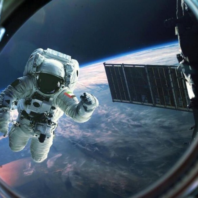 أول رائد فضاء إماراتي في رحلة إلى الفضاء