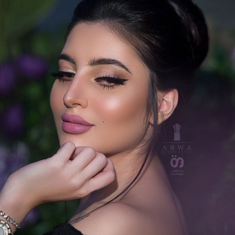 مكياج وردي من خبيرة التجميل أروى
