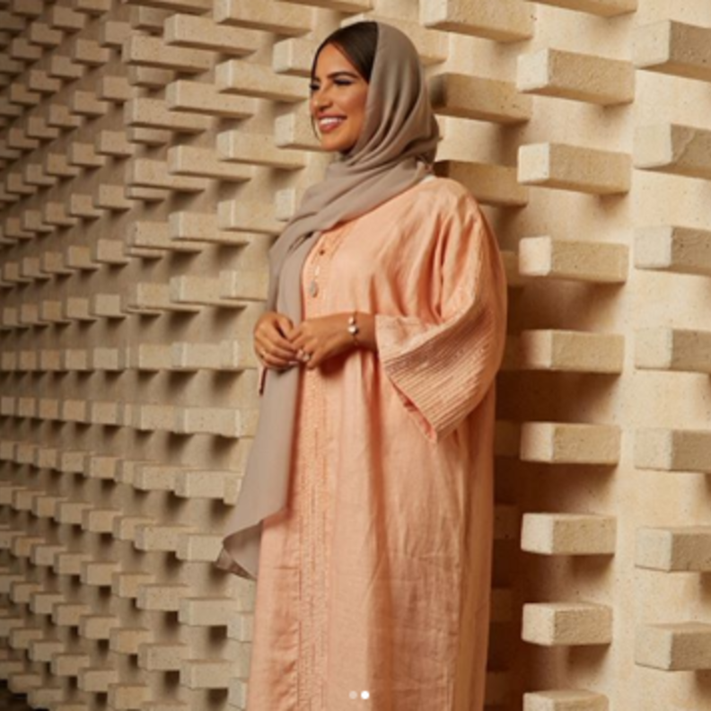 عباية بزخرفات وأنماط مليئة بالحيومية ، هل تتجرّئين؟