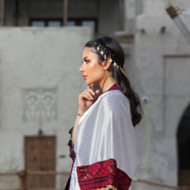 الليلكي من أجمل الألوان هذا الصيف، نسّقيه في أكسسوارات الشّعر لتكسري روتين اطلالاتك على طريقة باولا.