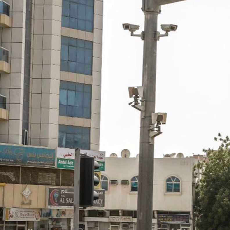 تفعيل كاميرات ضبط المركبات منتهية التراخيص في عجمان