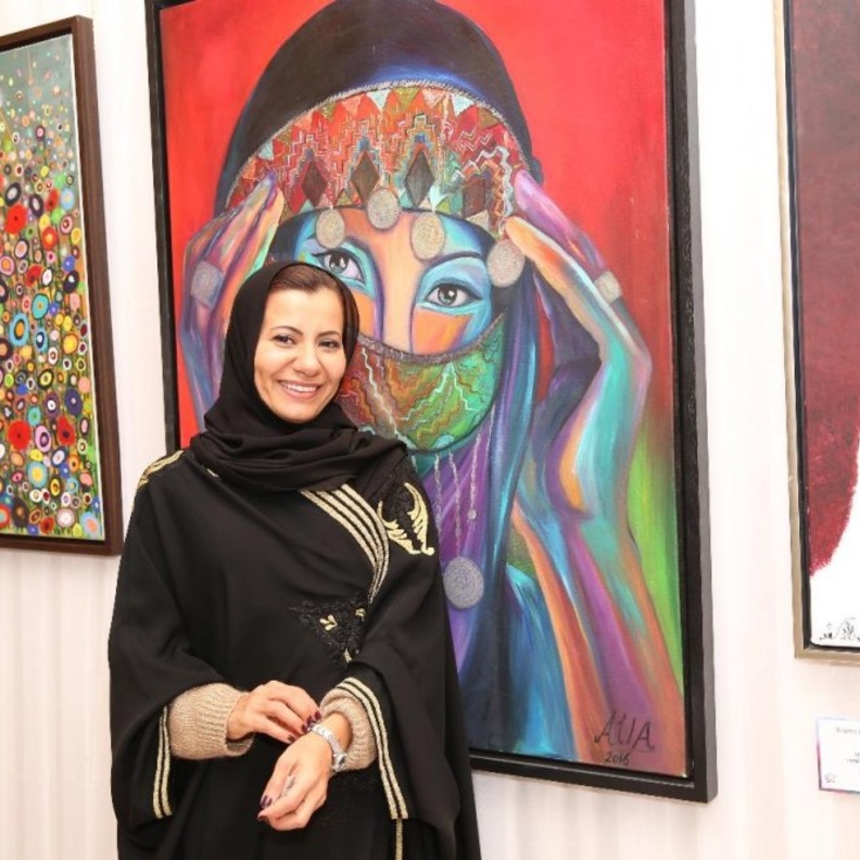  الفنانة التشكيلية السعودية علياء الدقس