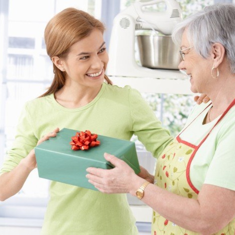 تعاملي مع حماتك بالمودة والحُسنى وكأنها امك الثانية