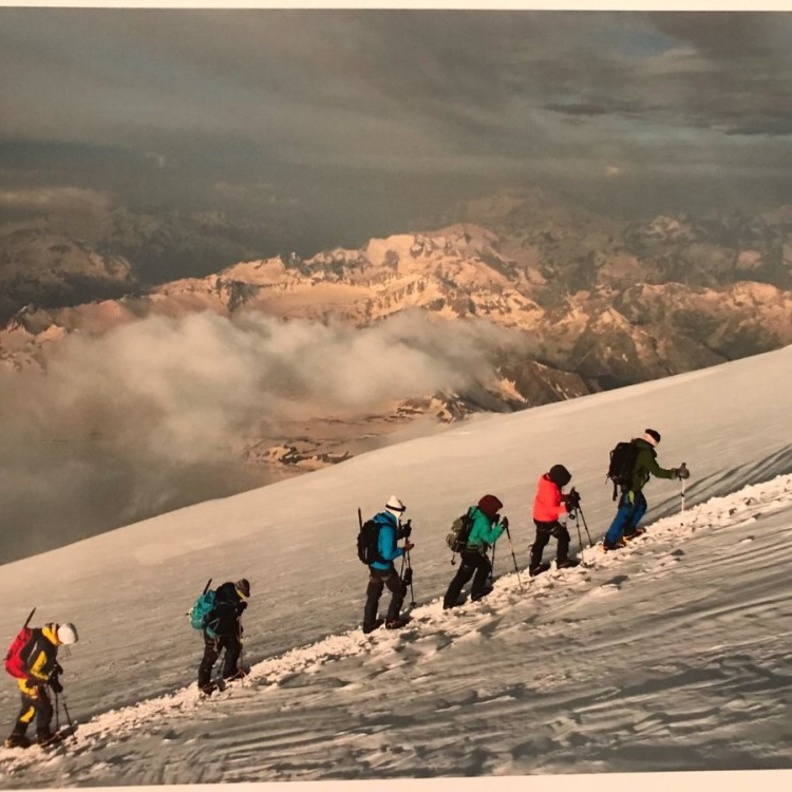  سعوديات يتسلقن أعلى قمة في أوروبا 