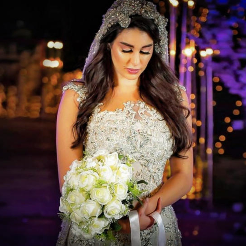 ياسمين صبري في جلسة تصوير عرائسية لاحدى المجلات