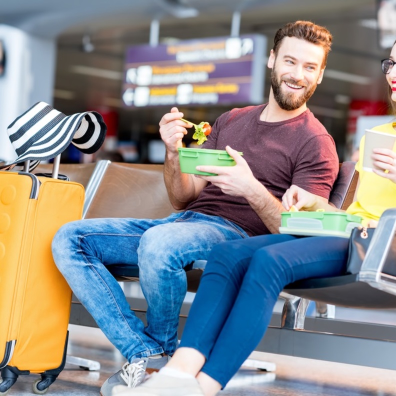 4 اطعمة صحية ينصح بحملها في حقيبة السفر