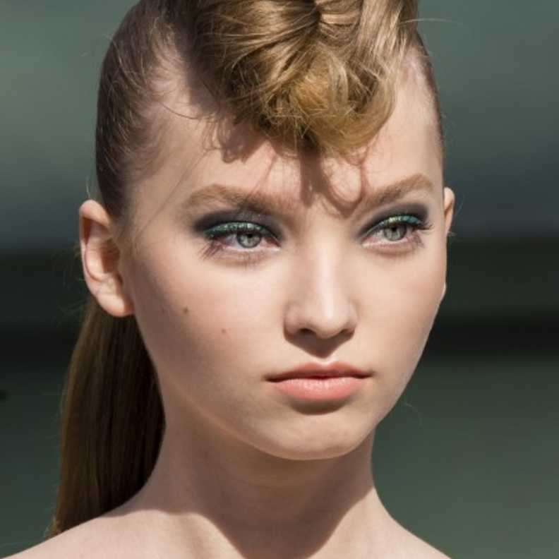  مكياج عيون باللون الأخضر لشتاء 2019 من دار شانيل Chanel