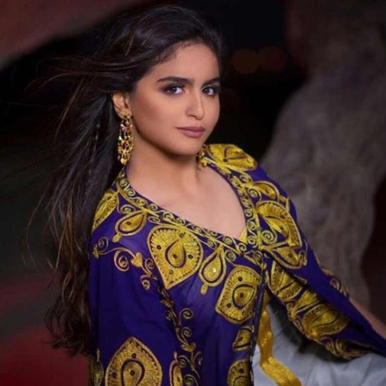 حلا الترك تخطو أولى خطواتها نحو العالمية