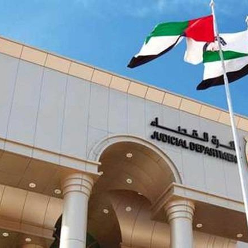 تعرف على عقوبة شابين عاكسا فتاة في مول  في الإمارات