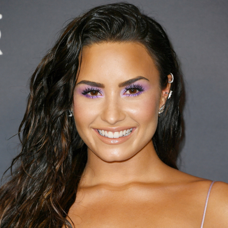 اللون الوردي على سيلينا غوميز