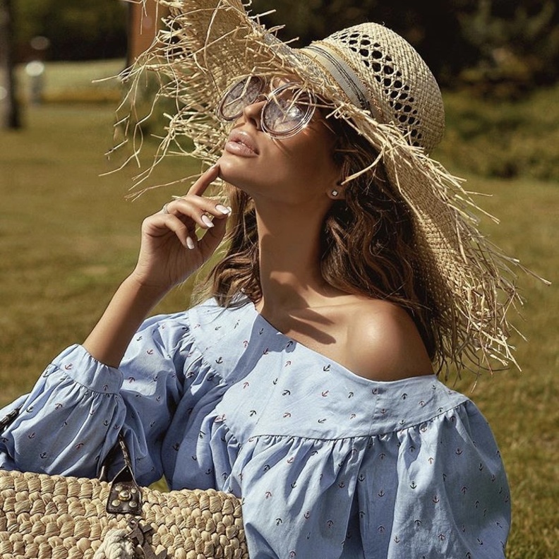 قبعات كبيرة بالوان ترابية