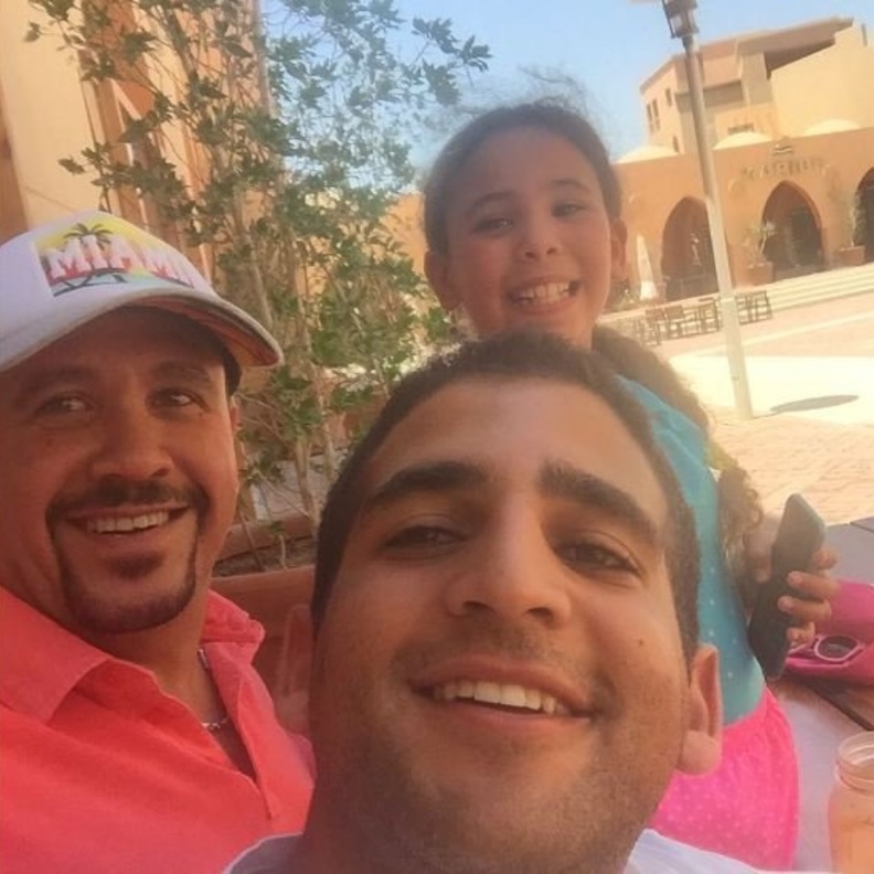 اسرة هشام عباس