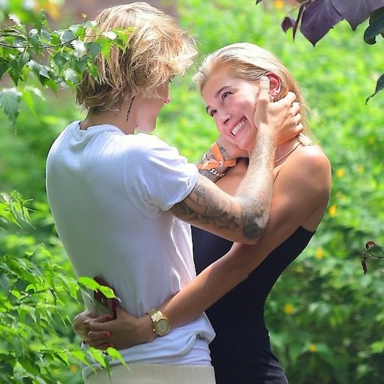 جاستن بيبر وهايلي بالدوين