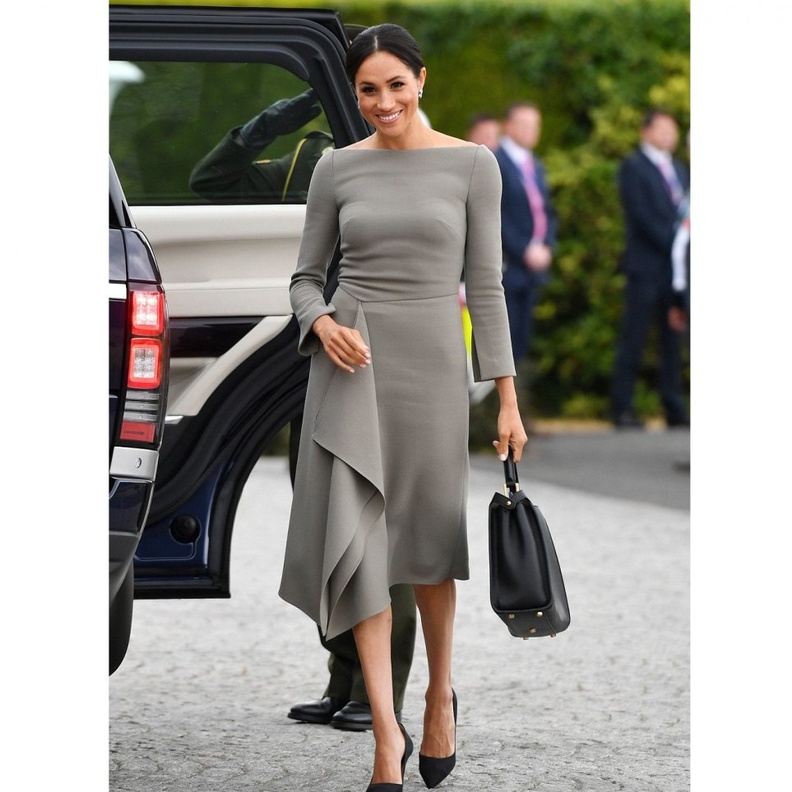 ميغان ماركل Meghan Markleتختار فستان مستقيم بتوقيع دار Roland Mouret