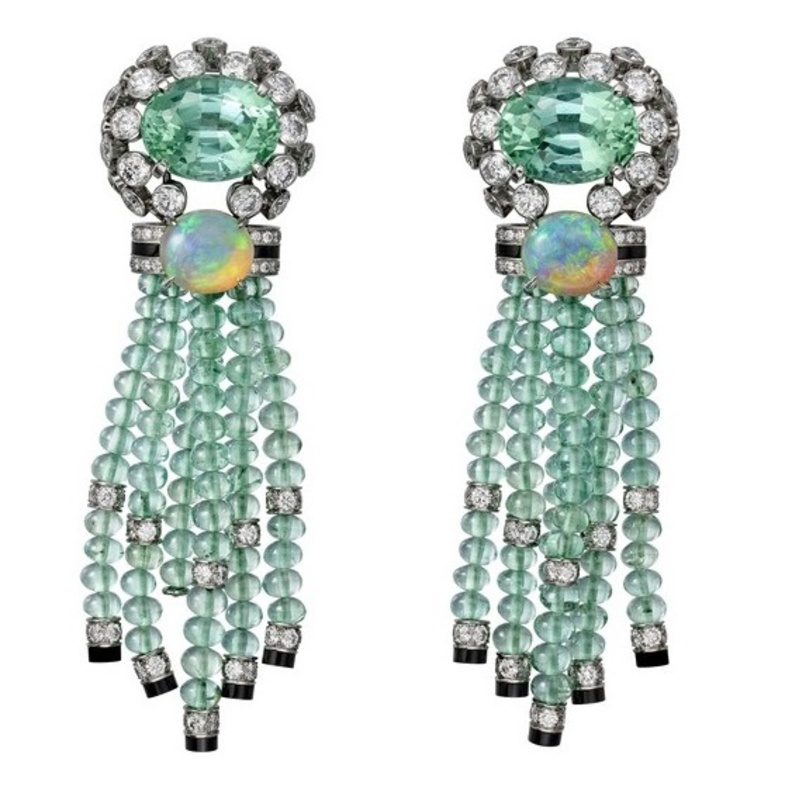 أقراط من كارتييه Cartier مع التورمالين الأخضر