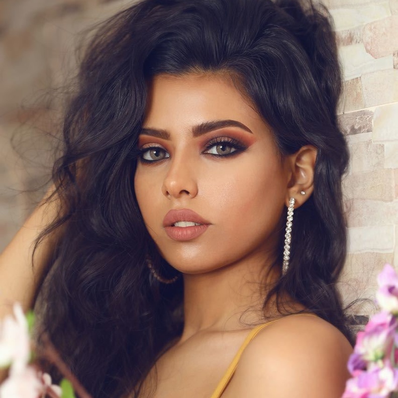 من مكياج الميك أب ارتست إيمان الغانم