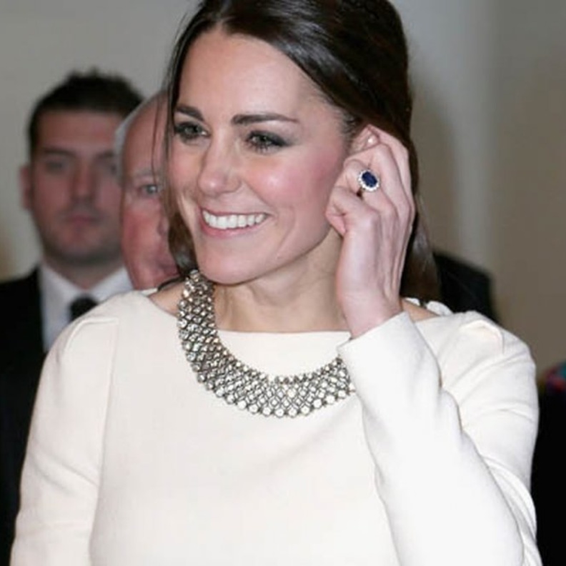 خاتم زفاف بينيلوبي كروز بالفص الازرق