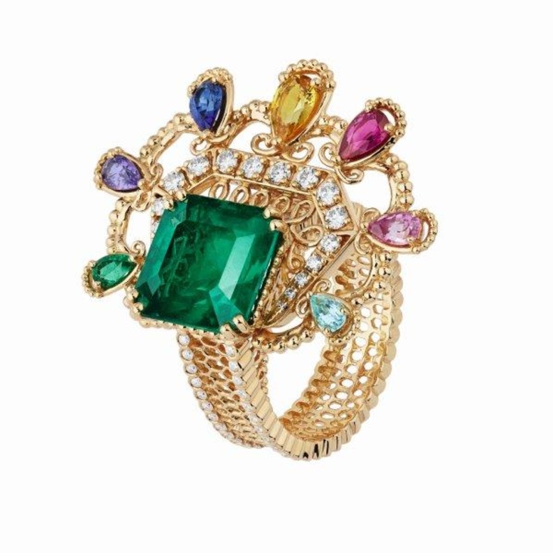 Dior Dior Dior.. كنوز في مجموعة مجوهرات مستوحاة من عالم التصاميم المترفة